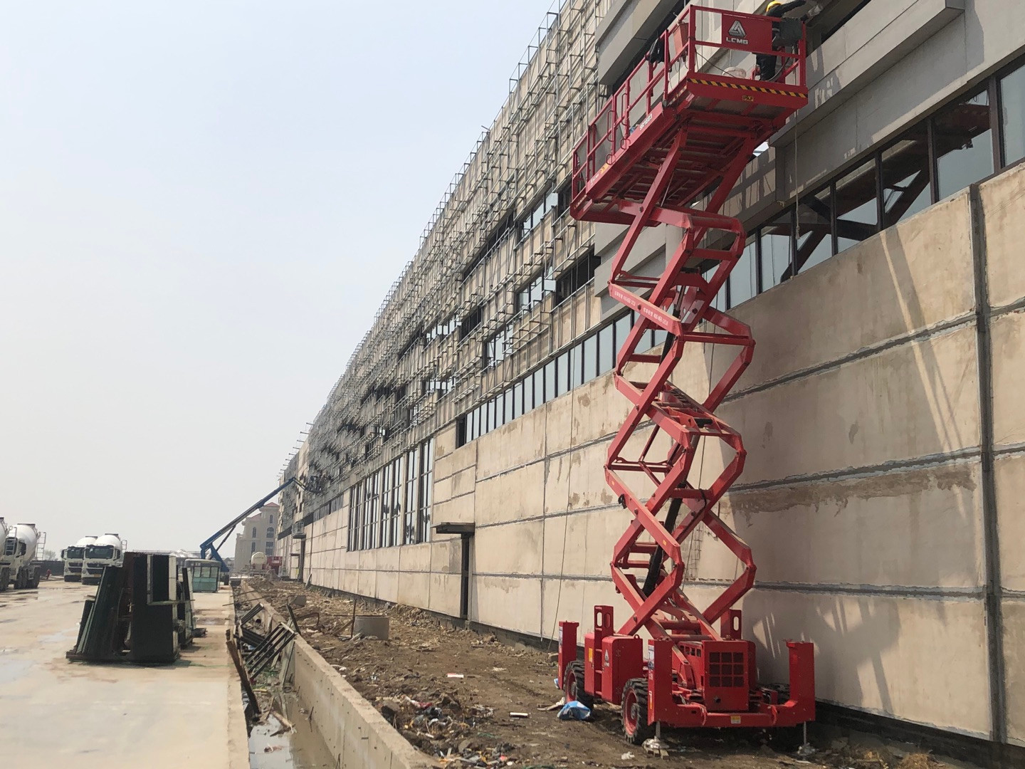 高空車，路燈車，管道安裝車，高空升降機作業(yè)平臺出租 -青島捷立